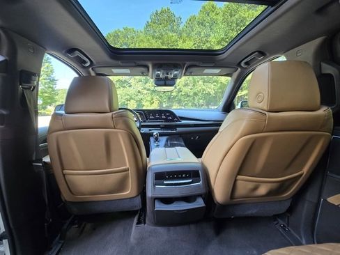 Used 2022 Cadillac Escalade ESV Premium Luxury w/ Performance Package image 22