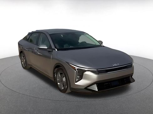 Used 2025 Kia K4 LXS image 16