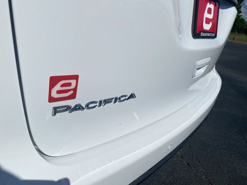 New 2026 Chrysler Pacifica Select image 37