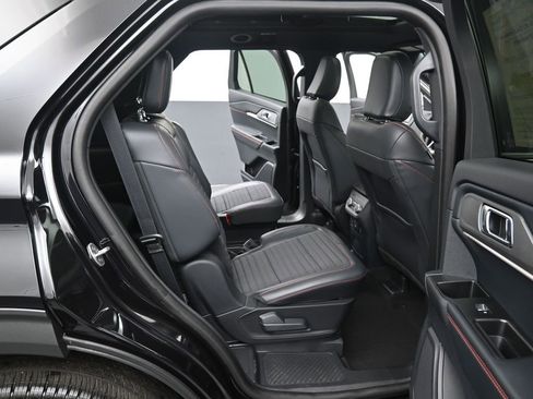 Used 2025 Ford Explorer ST-Line w/ Premium Package image 36