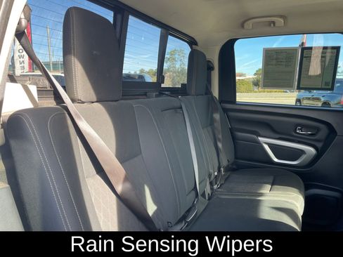 Used 2019 Nissan Titan SV w/ SV Convenience Package image 23