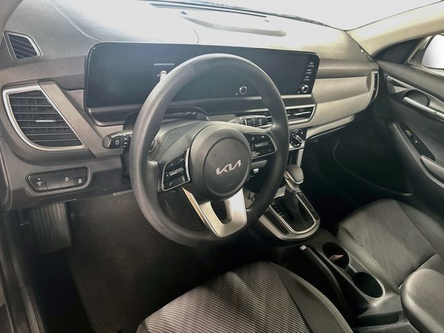 Used 2024 Kia Seltos LX AWD/4WD image 16