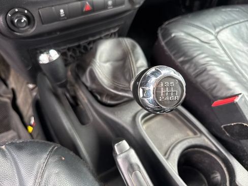Used 2017 Jeep Wrangler Unlimited Rubicon AWD/4WD image 26