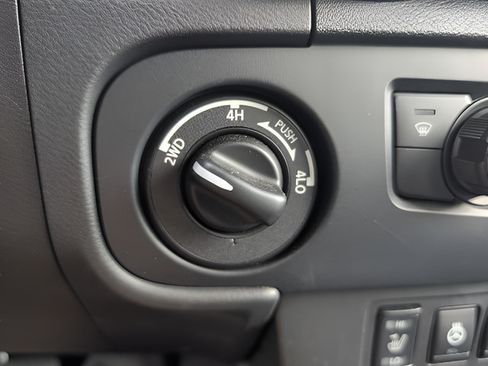 Used 2026 Nissan Frontier SV w/ All-Weather Content Package AWD/4WD image 12