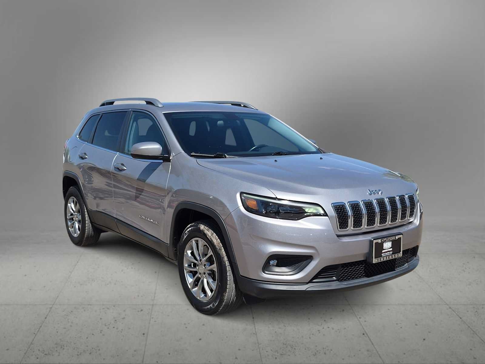 Used 2019 Jeep Cherokee Latitude Plus w/ Cold Weather Group AWD/4WD image 2