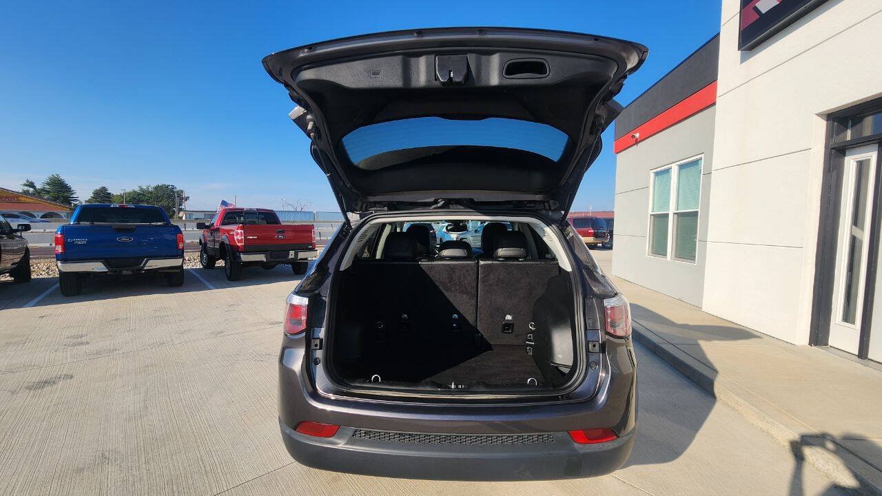 Used 2018 Jeep Compass Latitude w/ Popular Equipment Group FWD image 23