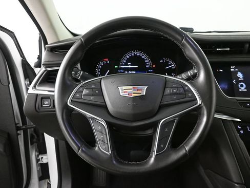 Used 2019 Cadillac XT5 Premium Luxury AWD/4WD image 2