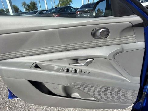 Used 2025 Hyundai Elantra SEL FWD image 7