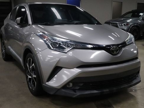 Used 2019 Toyota C-HR XLE image 7