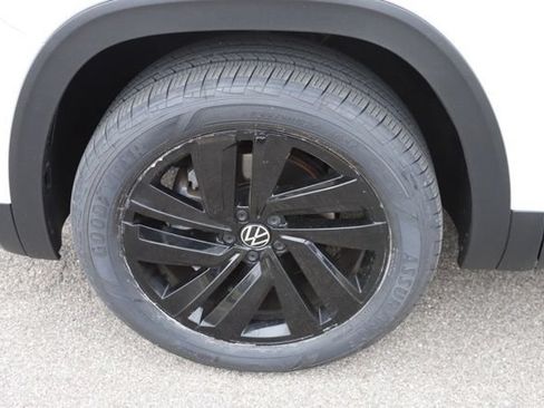 Used 2023 Volkswagen Atlas Cross Sport SE w/ Black Wheel Package AWD/4WD image 14