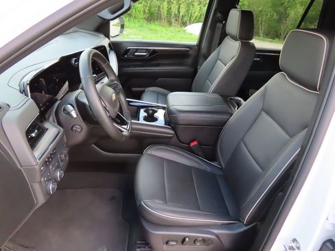 Used 2025 Chevrolet Tahoe Premier w/ Sun And Tow Package AWD/4WD image 25