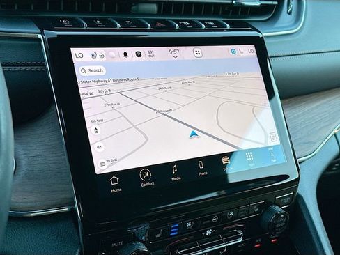 Used 2025 Jeep Grand Cherokee Summit image 13