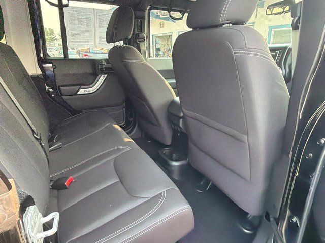 Used 2013 Jeep Wrangler Unlimited Sahara w/ Connectivity Group AWD/4WD image 8