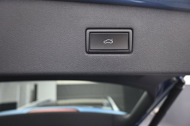 Used 2020 Volkswagen Tiguan SEL FWD image 27