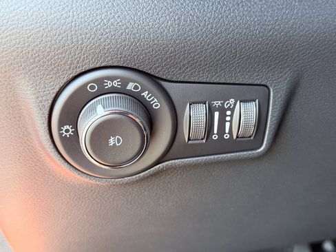 New 2026 Jeep Compass Latitude image 11