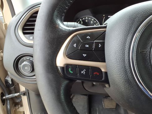 Used 2015 Jeep Renegade Latitude FWD image 24