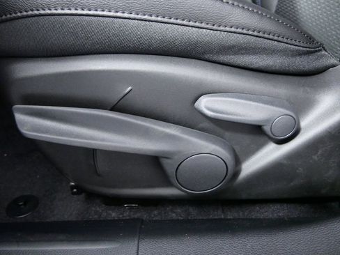 Used 2024 Jeep Compass Latitude image 34