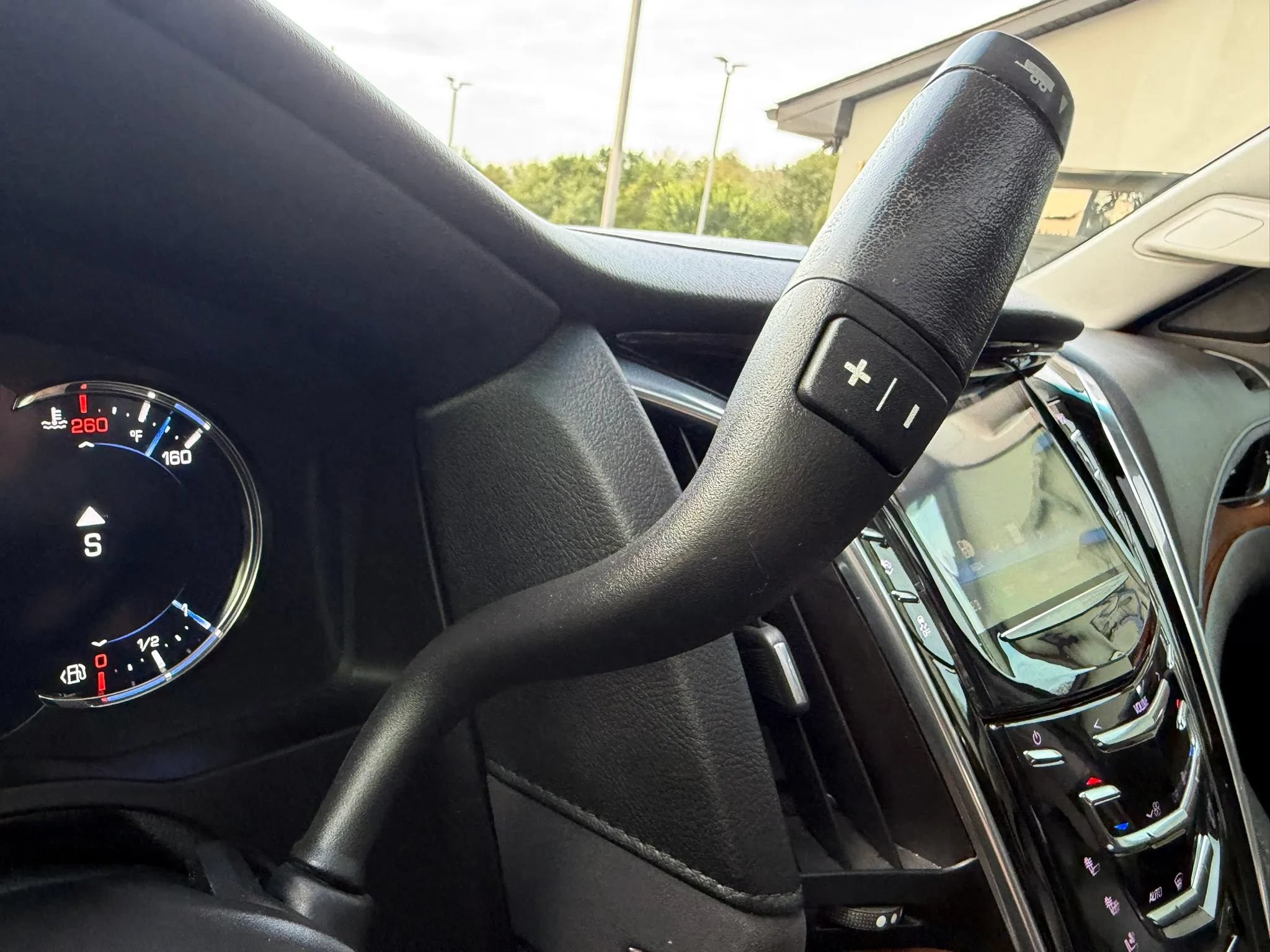 Used 2019 Cadillac Escalade Luxury AWD/4WD image 23