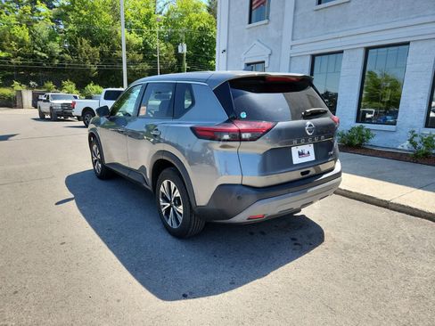 Used 2021 Nissan Rogue SV FWD image 3