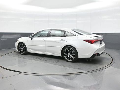 Used 2019 Toyota Avalon XSE image 5