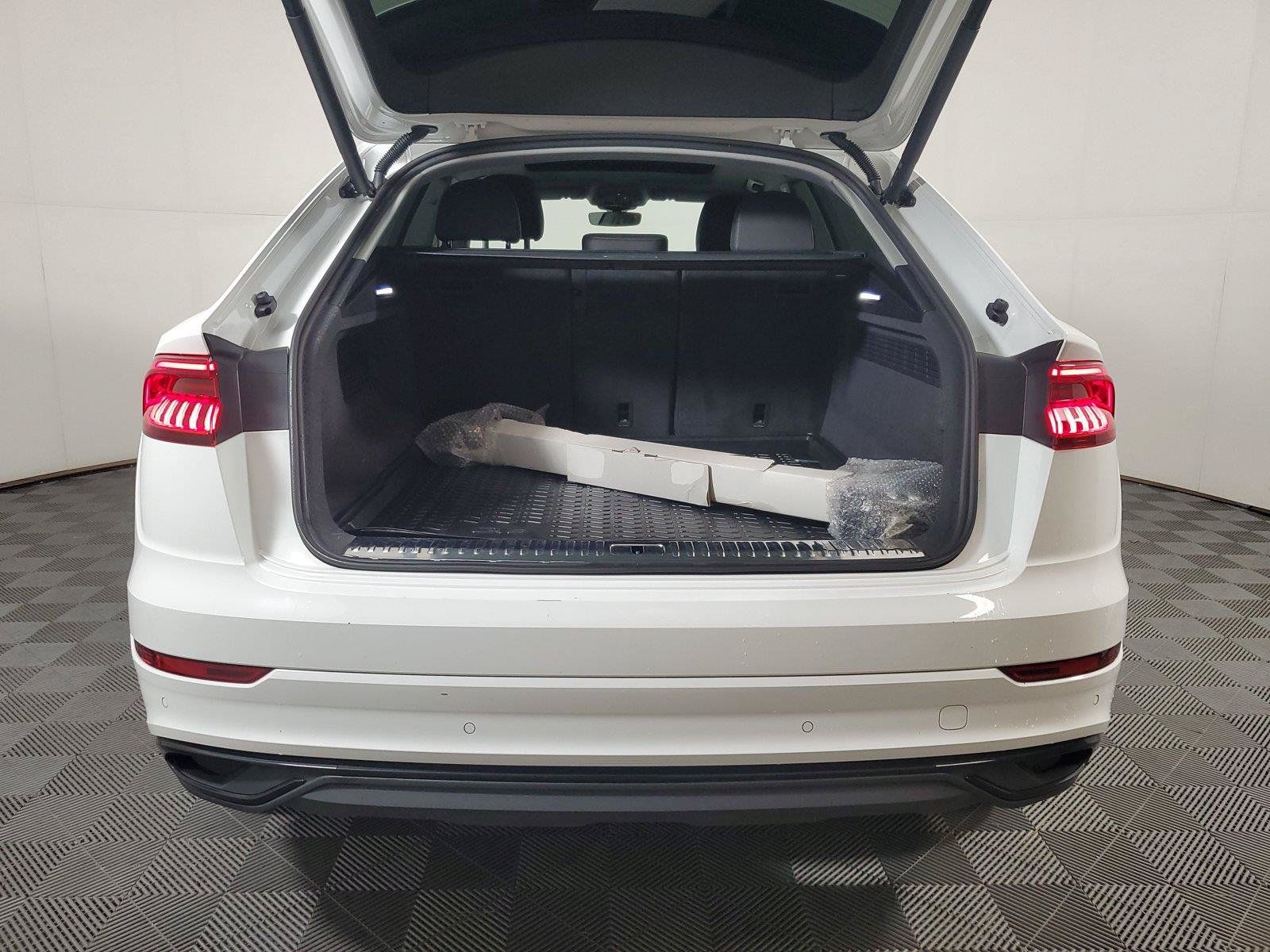 Used 2023 Audi Q8 Premium w/ Convenience Package AWD/4WD image 9