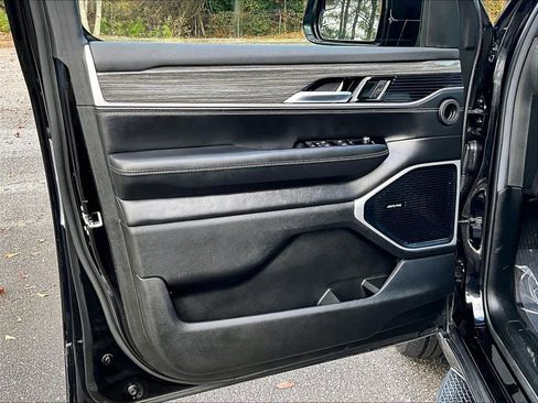 Used 2022 Jeep Wagoneer Series III w/ Flexible Seating Group image 15