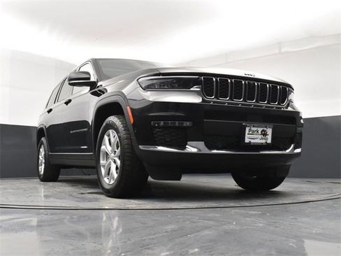 Used 2023 Jeep Grand Cherokee L Limited w/ Luxury Tech Group II image 18