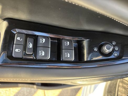 Used 2023 Jeep Grand Cherokee Overland w/ Luxury Tech Group IV image 22