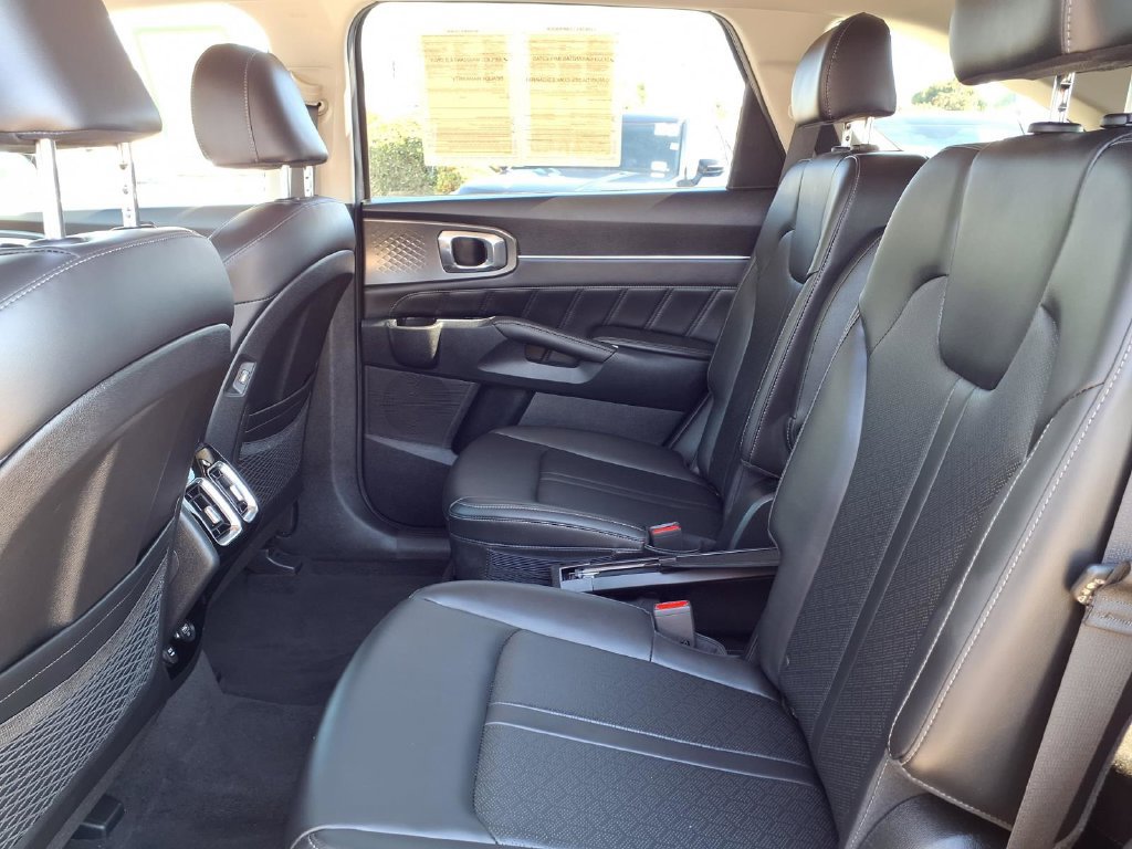 Certified 2023 Kia Sorento SX FWD image 8