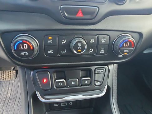 Used 2020 GMC Terrain SLE w/ Driver Convenience Package AWD/4WD image 27