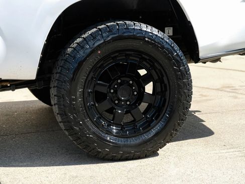 Used 2018 Toyota Tacoma SR image 41