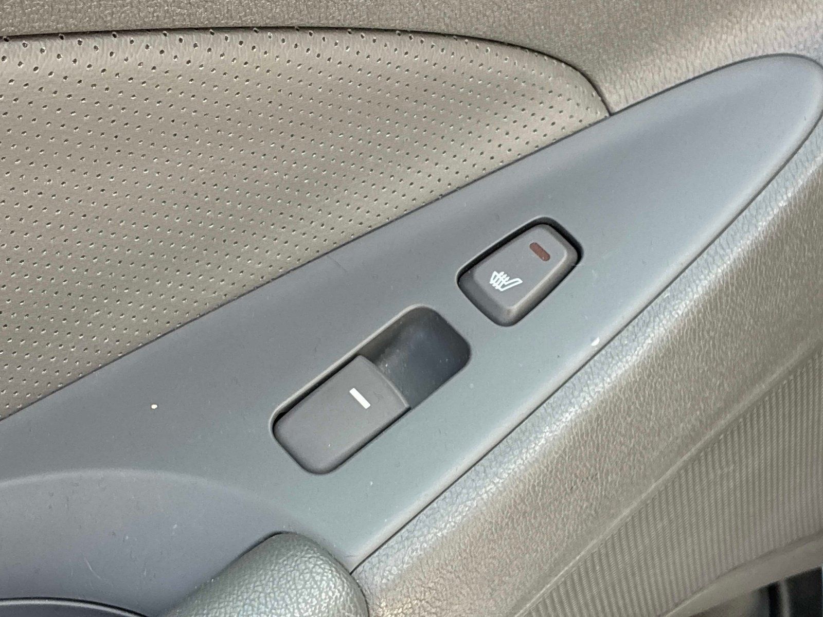 Used 2012 Hyundai Sonata Hybrid w/ Leather Pkg FWD image 17