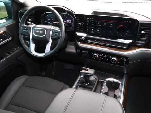 Used 2025 GMC Sierra 1500 Elevation image 11