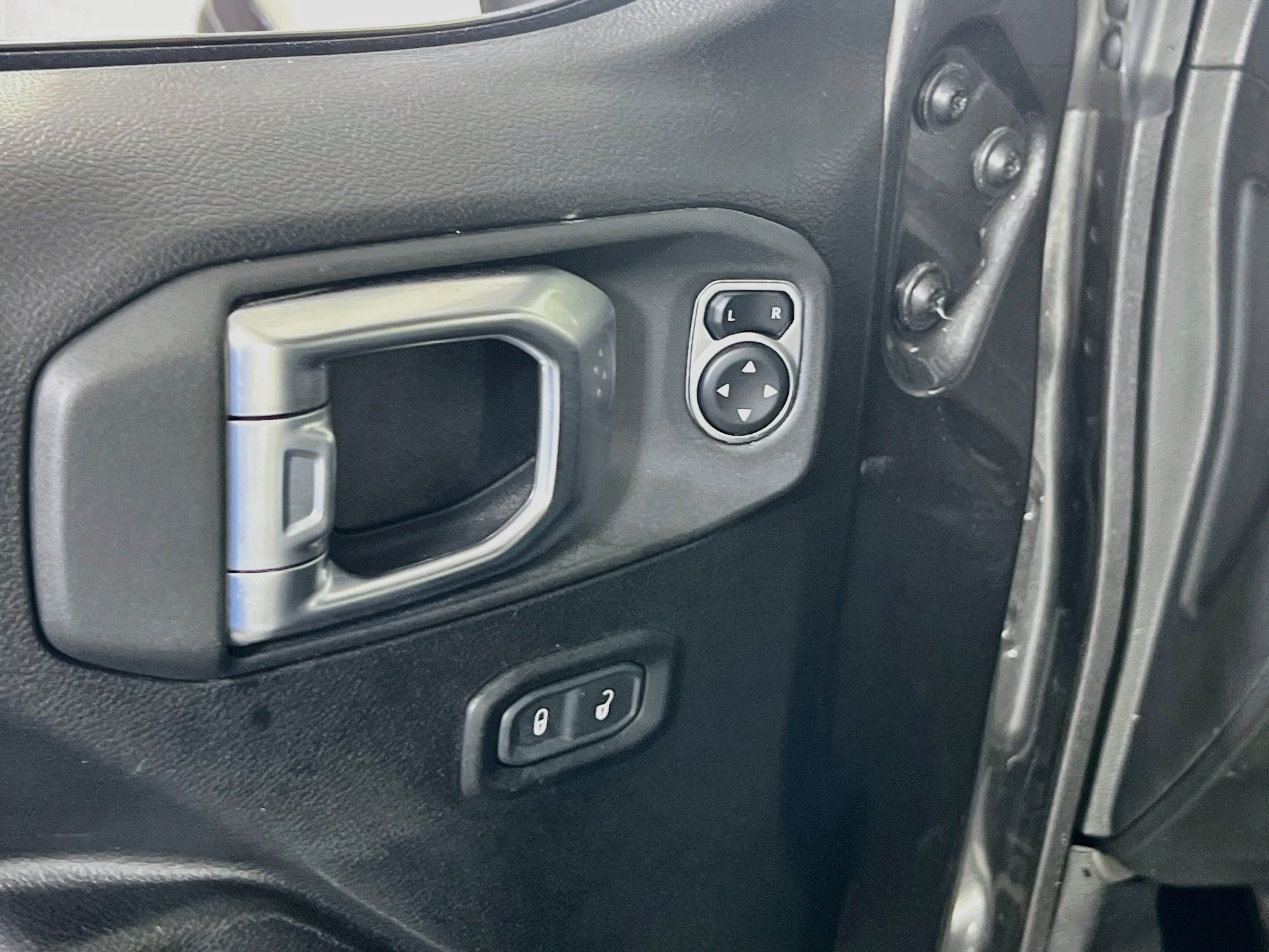 Used 2023 Jeep Gladiator Sport AWD/4WD image 17