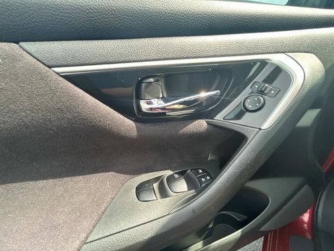 Used 2013 Nissan Altima 3.5 SV image 18