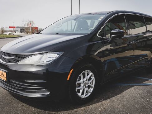 Used 2017 Chrysler Pacifica Touring image 13