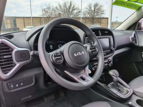 Used 2025 Kia Soul LX FWD image 30