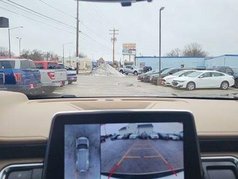 Used 2021 Chevrolet Suburban Premier w/ Premium Package image 6