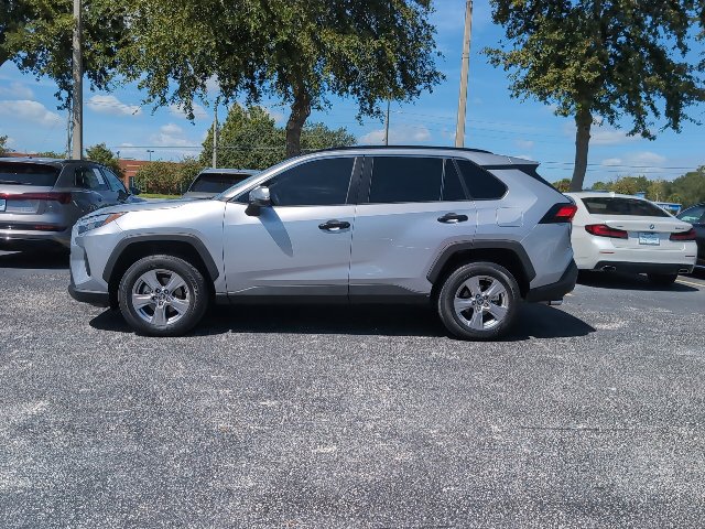 Used 2022 Toyota RAV4 XLE w/ Convenience Package FWD image 3
