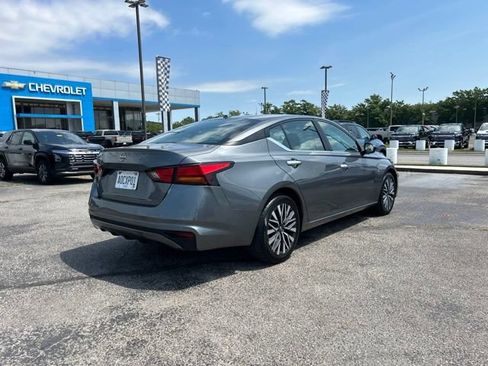Used 2025 Nissan Altima 2.5 SV FWD image 3