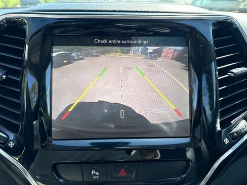 Used 2019 Jeep Cherokee Limited AWD/4WD image 24
