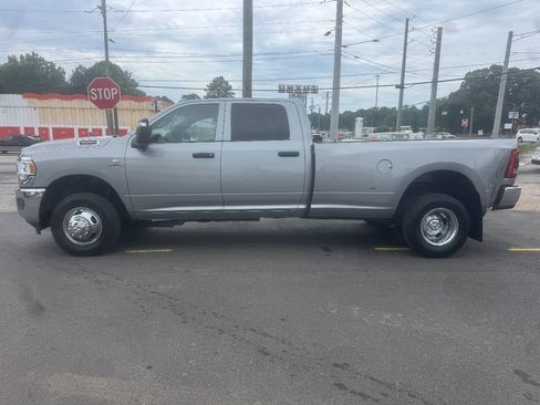 Used 2024 RAM 3500 Tradesman w/ Towing Technology Group AWD/4WD image 3
