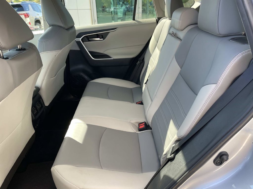Used 2019 Toyota RAV4 XLE Premium FWD image 13