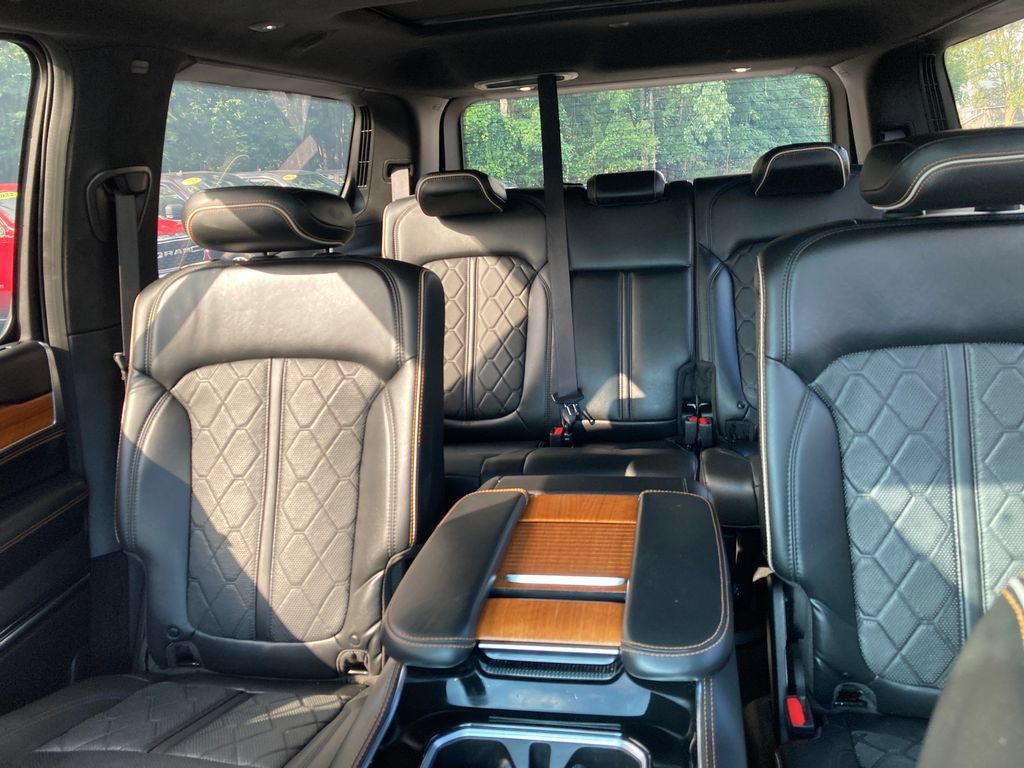 Used 2022 Jeep Grand Wagoneer Series III AWD/4WD image 32