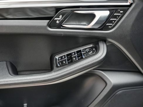 Certified 2024 Porsche Macan AWD/4WD image 25