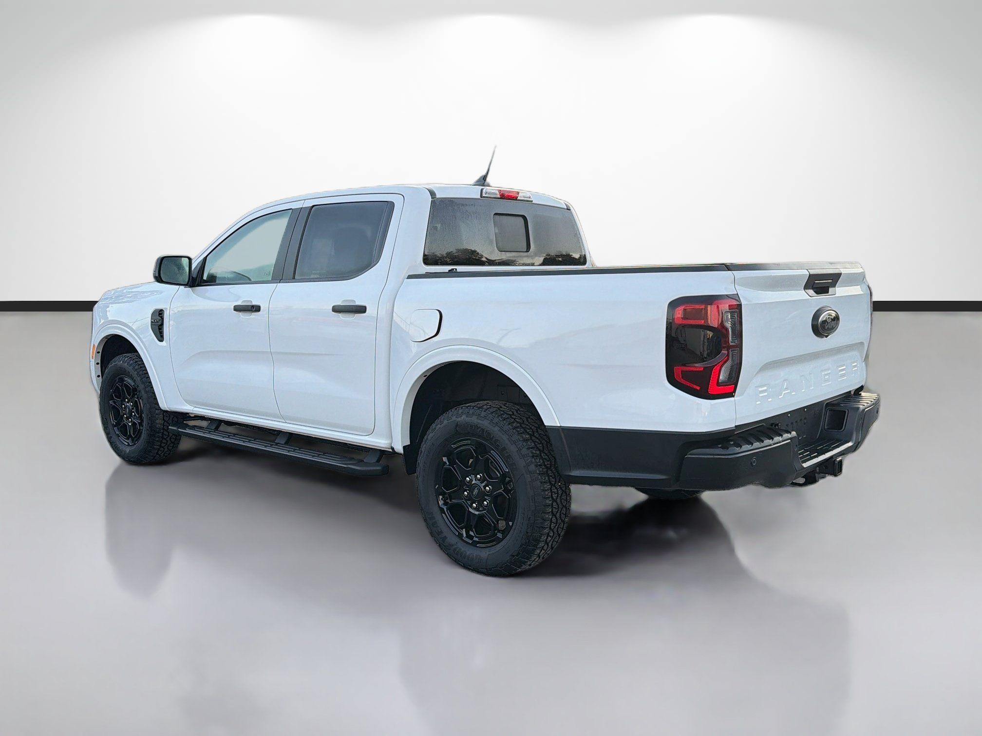 Used 2025 Ford Ranger XLT w/ Black Appearance Package RWD image 5