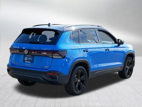 Certified 2025 Volkswagen Taos SE AWD/4WD image 7