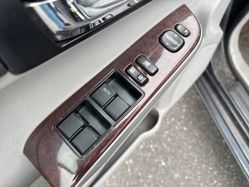 Used 2012 Toyota Camry XLE FWD image 23