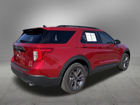 Used 2024 Ford Explorer XLT w/ Equipment Group 202A image 4