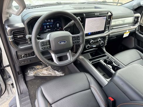 New 2026 Ford F250 Lariat w/ Black Appearance Package AWD/4WD image 9